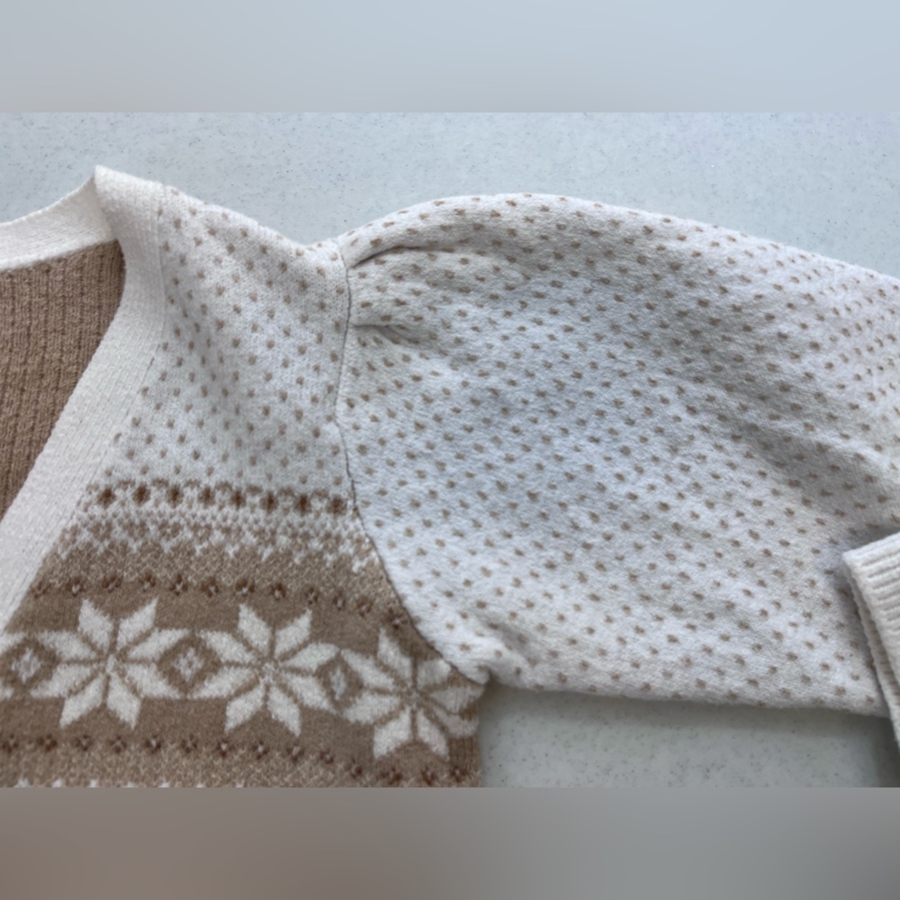 Old Navy Women’s Cream Winter Theme Cardigan Sweater. Size XL (14-16) - Picture 4 of 11